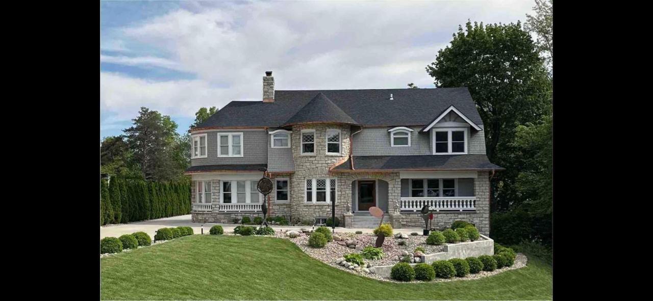 Historical Oscar Lofquist House In The Heart Of Des Moines Exterior foto