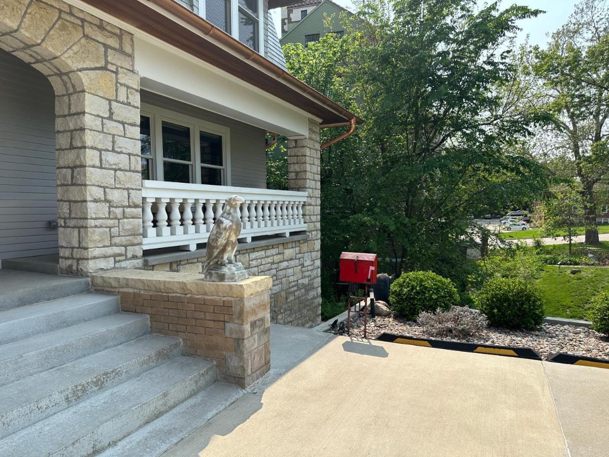 Historical Oscar Lofquist House In The Heart Of Des Moines Exterior foto